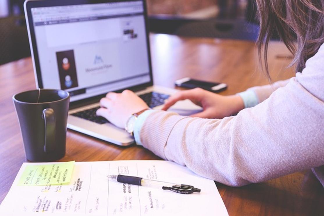 cómo conectar un portátil a un monitor de computadora